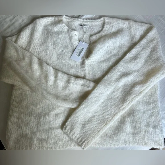 Reformation Clara Crew - Picture 2 of 4